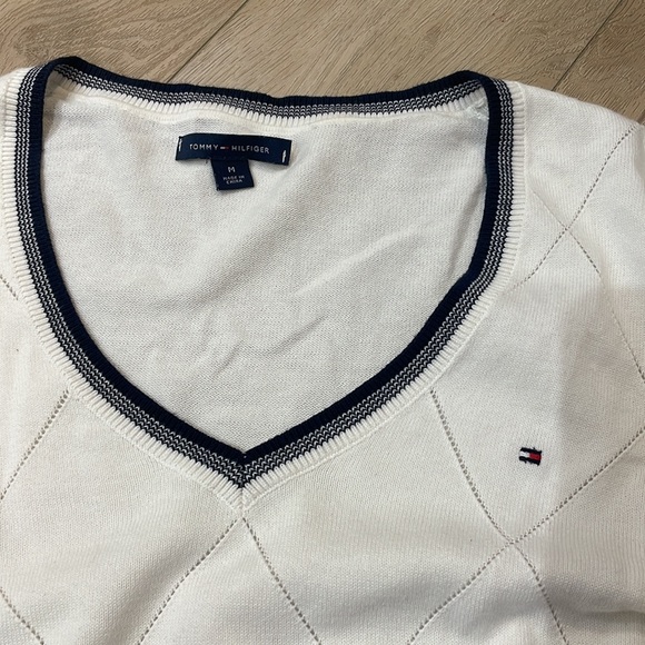 Tommy Hilfiger white with blue accent sweater, size M - Picture 2 of 2